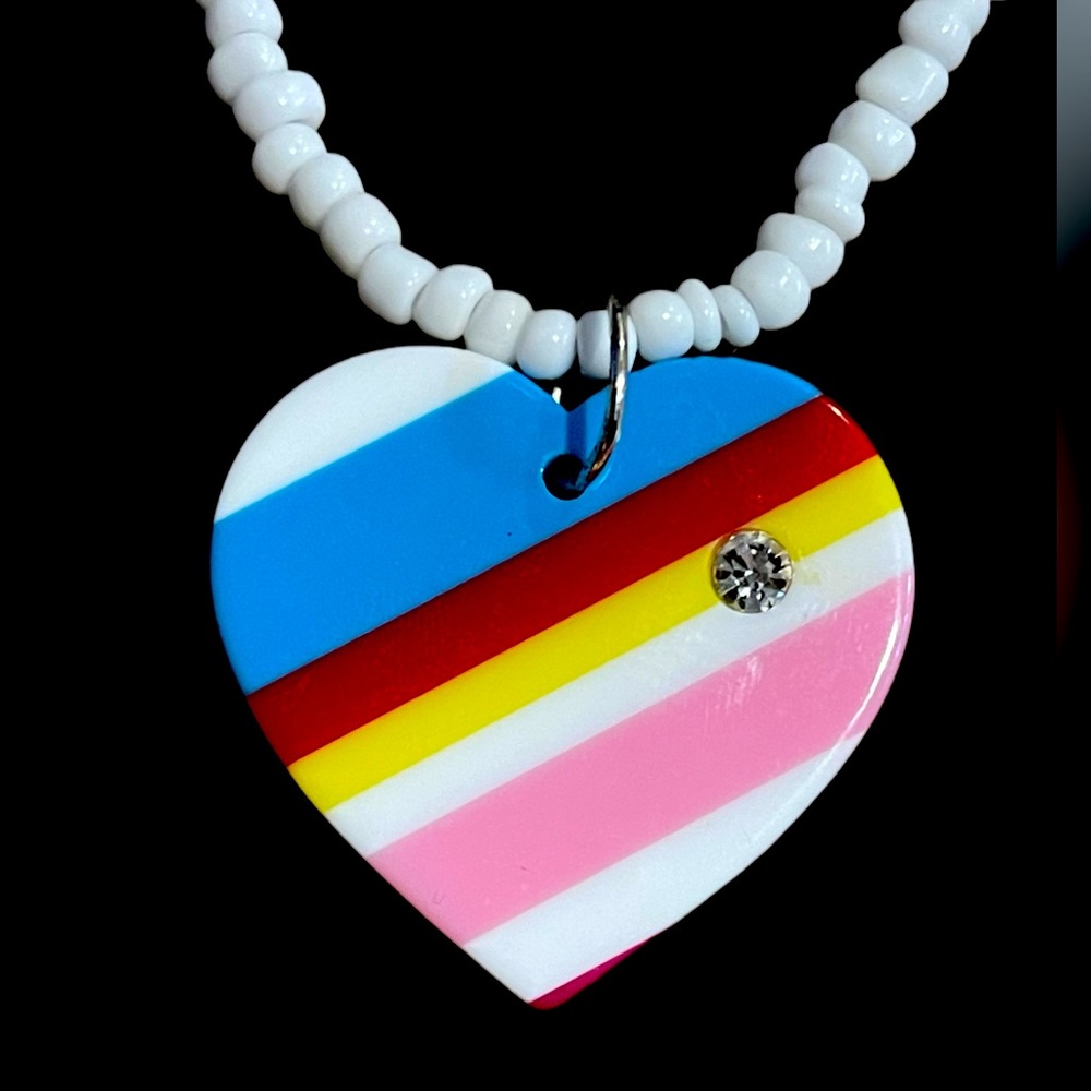 80s 90s retro beaded heart pendant necklace w/ rhinestone detail